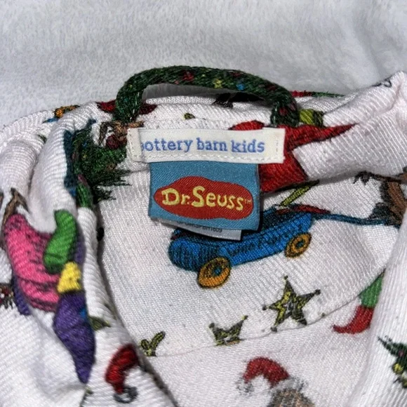 🎄 The Grinch Pajamas 🎄 - Picture 6 of 12